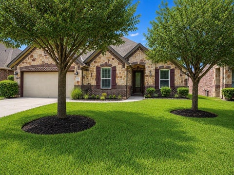 Homes For Sale - 6214 Pinewood Heights Drive<br/> Spring, TX 77389