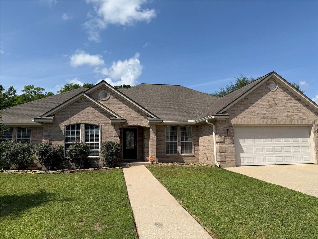 Photo of 210 Regal Lane, Liberty, TX 77575 (MLS # 45453601)