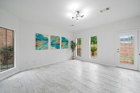 Photo of 4731 N Cashel Cir Cir, Houston, TX 77069 (MLS # 27307305)