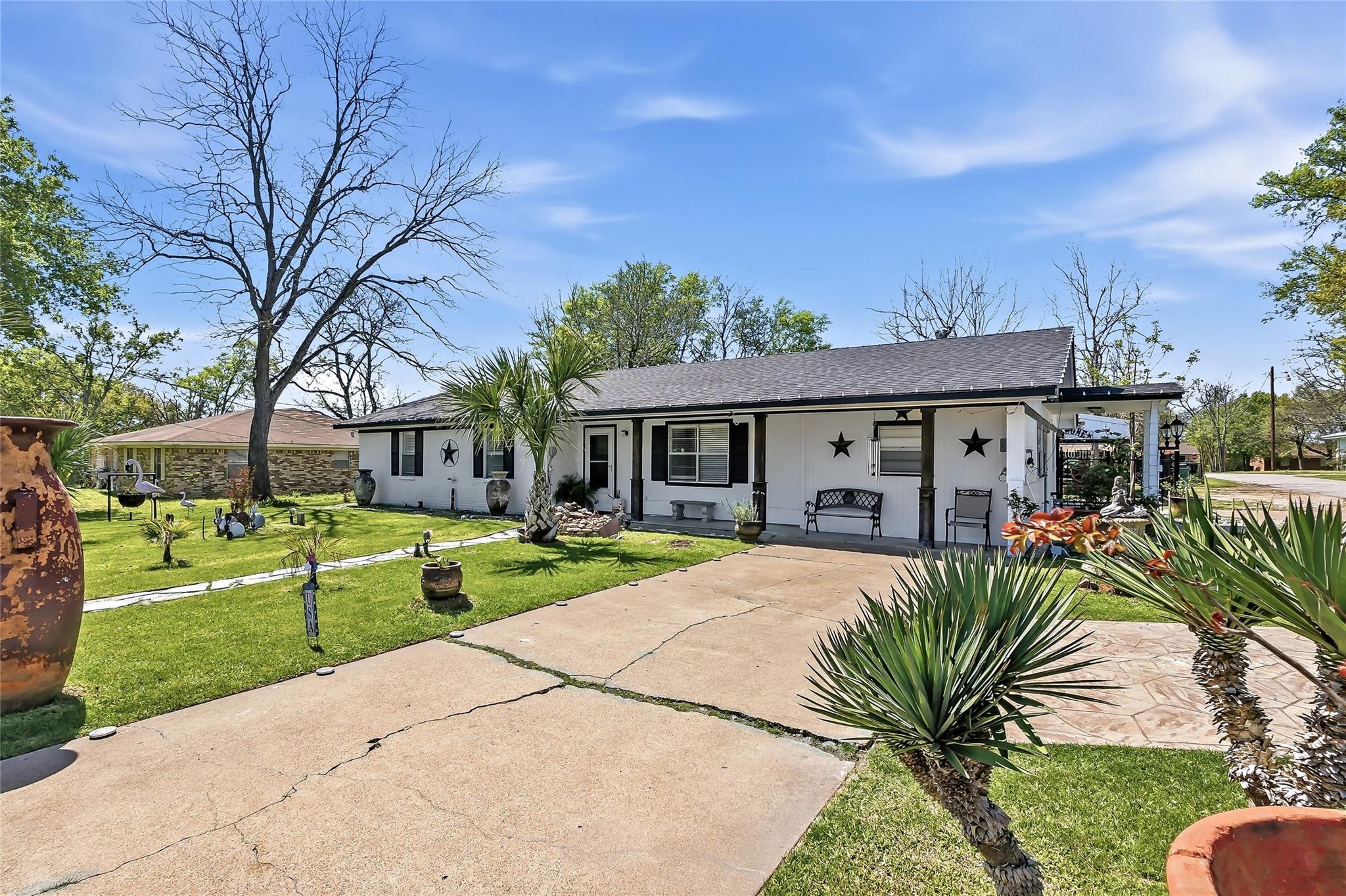 411 N Commerce Street