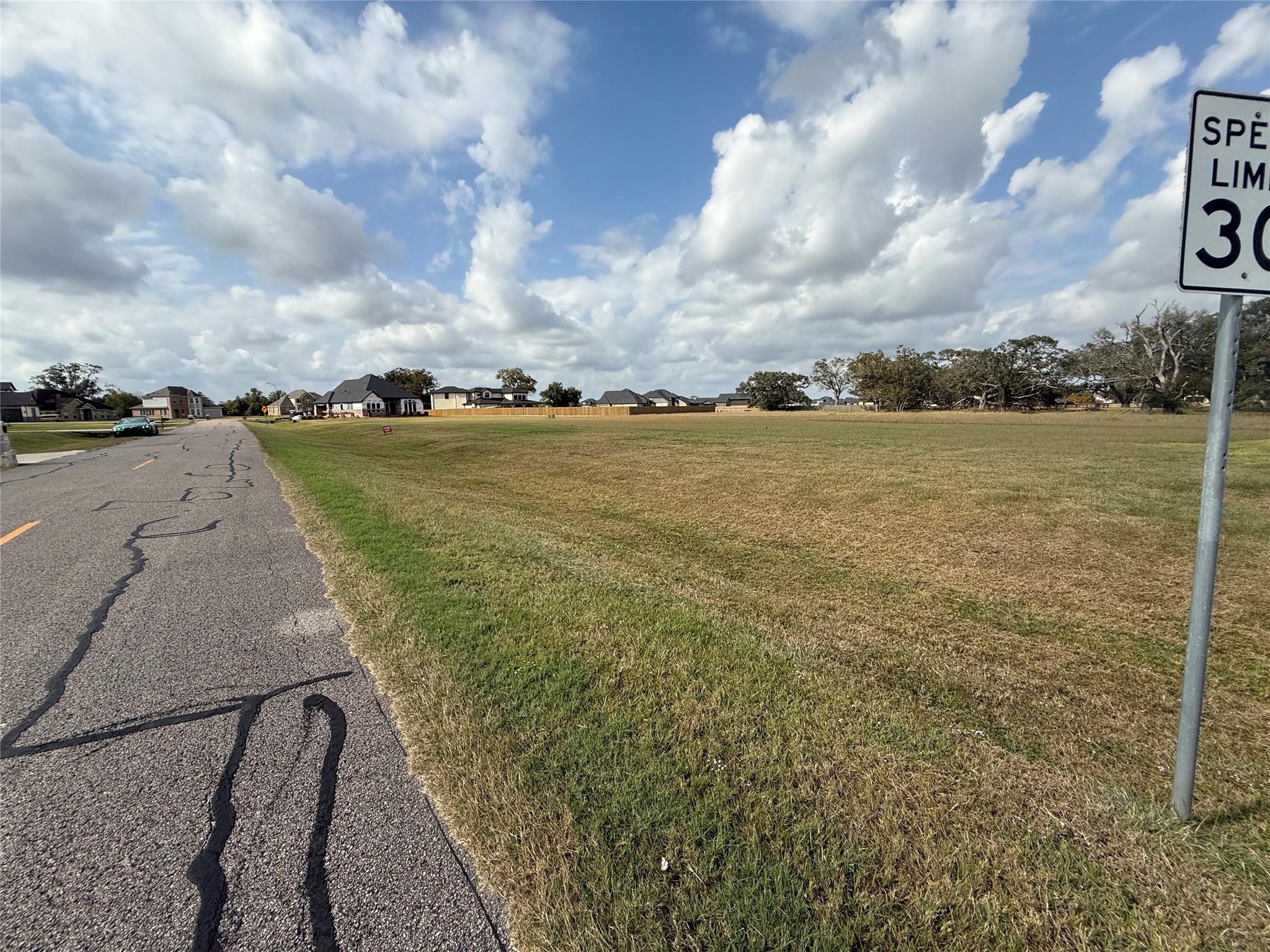 902 Lakeland Circle