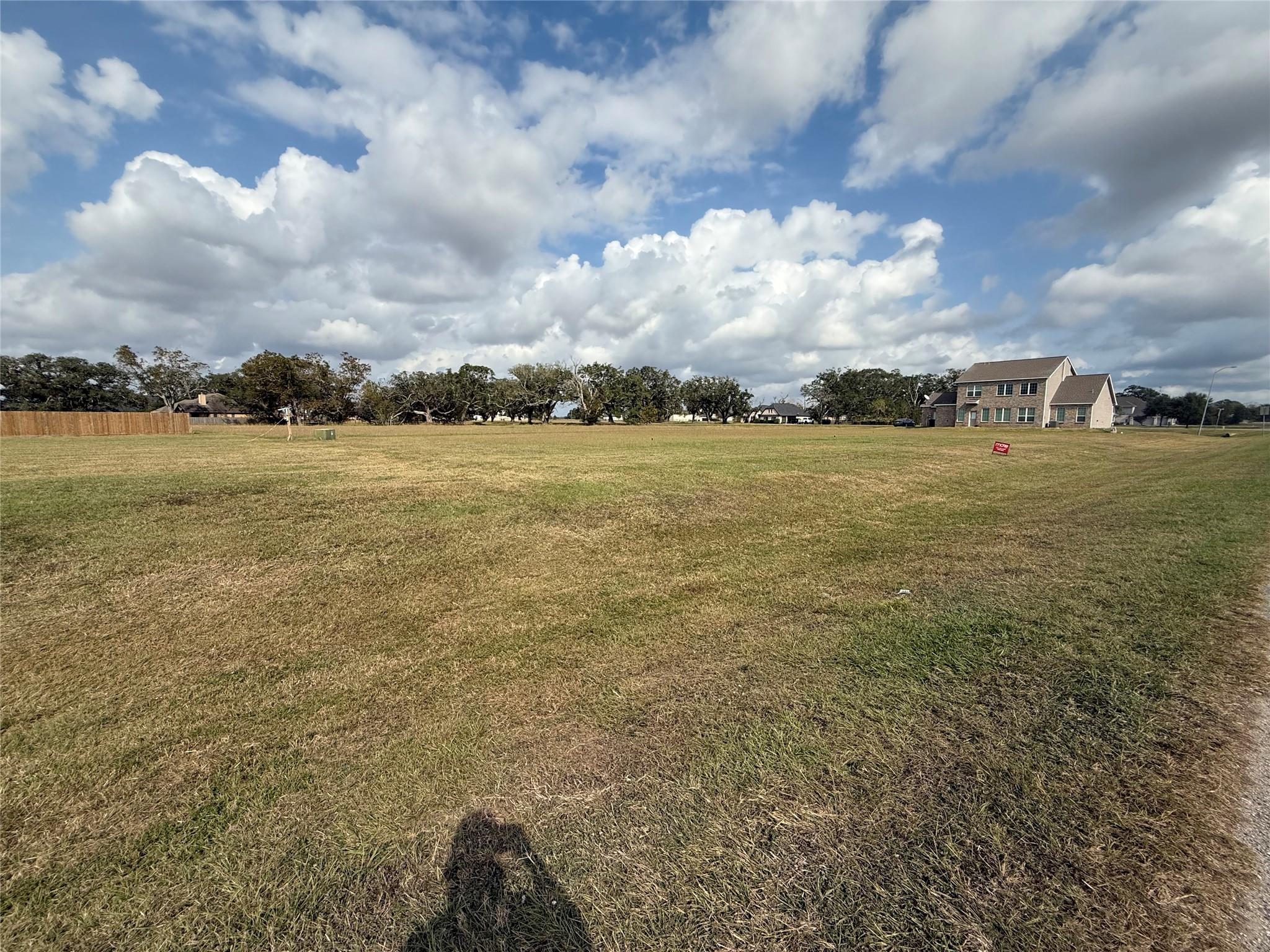 902 Lakeland Circle
