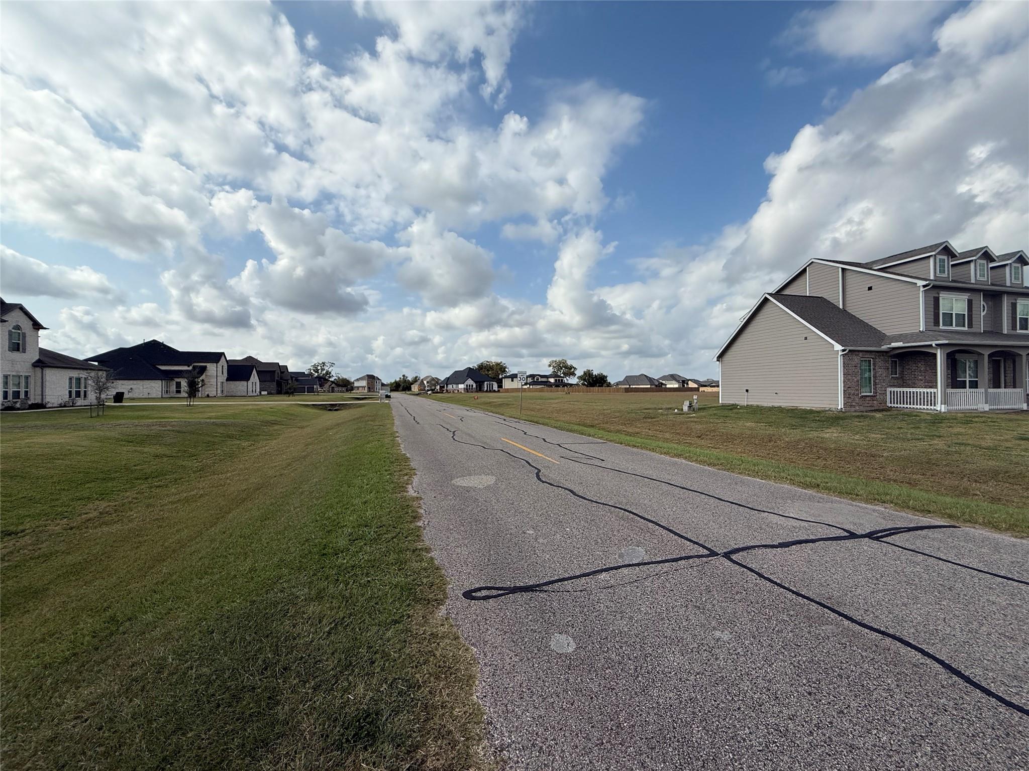 902 Lakeland Circle