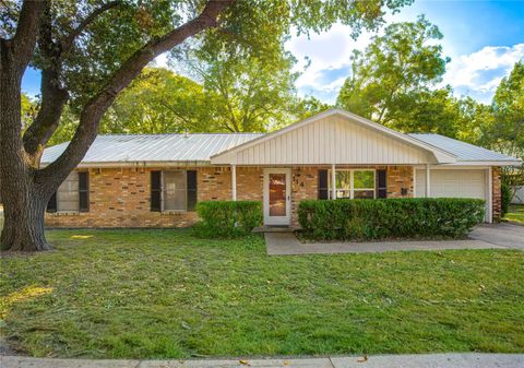 Photo of 114 Wood Street, Navasota, TX 77868 (MLS # 58135172)