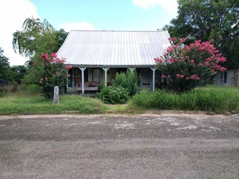 Photo of 509 Saunders Street, Gatesville, TX 76528 (MLS # 88316352)