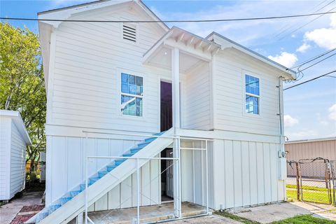 Photo of 4225 Avenue L, Galveston, TX 77550 (MLS # 35455312)