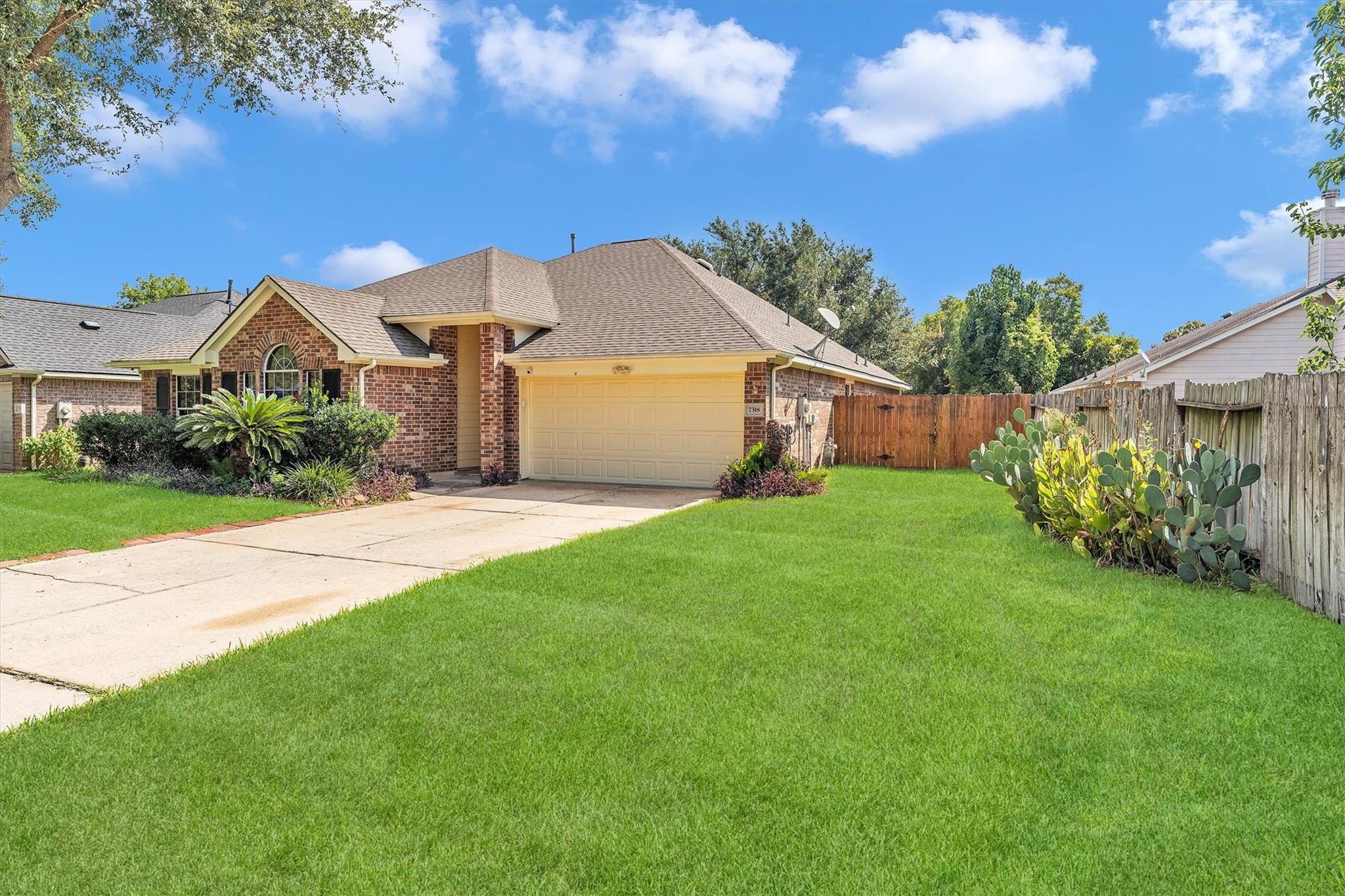 7318 Crestbury Lane