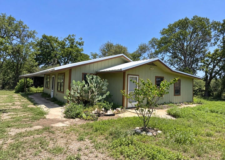 Photo 1 of 33 — 434 Spur Drive, Bandera, TX 78003