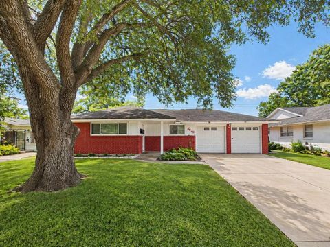 Photo of 6625 Sandstone Street, Houston, TX 77074 (MLS # 48281923)