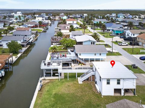 Photo of 16618 Bermuda Way, Jamaica Beach, TX 77554 (MLS # 81147040)