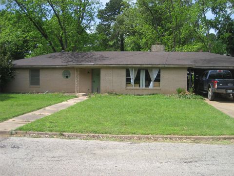 Photo of 1000 E Mimosa, Crockett, TX 75835 (MLS # 69656236)