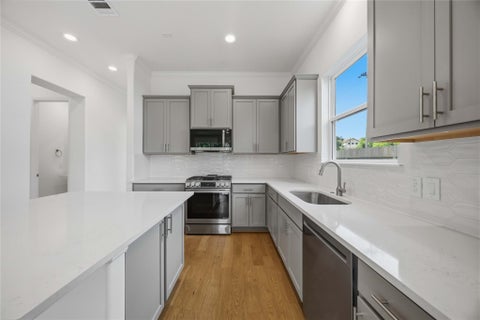 Tiny photo for 5676 Nolda Street, Houston, TX 77007 (MLS # 75452833)
