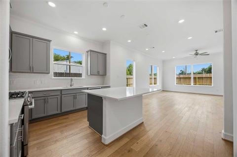 Tiny photo for 5676 Nolda Street, Houston, TX 77007 (MLS # 75452833)