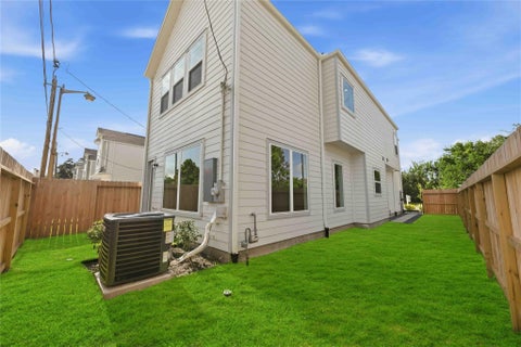 Tiny photo for 5676 Nolda Street, Houston, TX 77007 (MLS # 75452833)