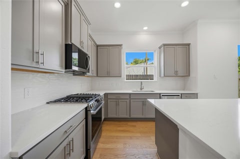 Tiny photo for 5676 Nolda Street, Houston, TX 77007 (MLS # 75452833)
