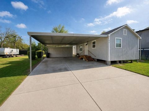 Homes For Sale - 217 W Mulberry Avenue<br/> Wharton, TX 77488