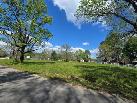 Photo of 334 Martin Drive, Ames, TX 77575 (MLS # 70027289)