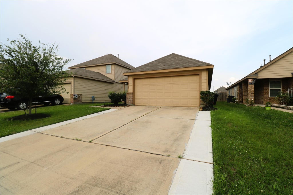 Photo of 10338 Douglas Fir Villa Avenue, Houston, TX 77044 (MLS # 18749770)