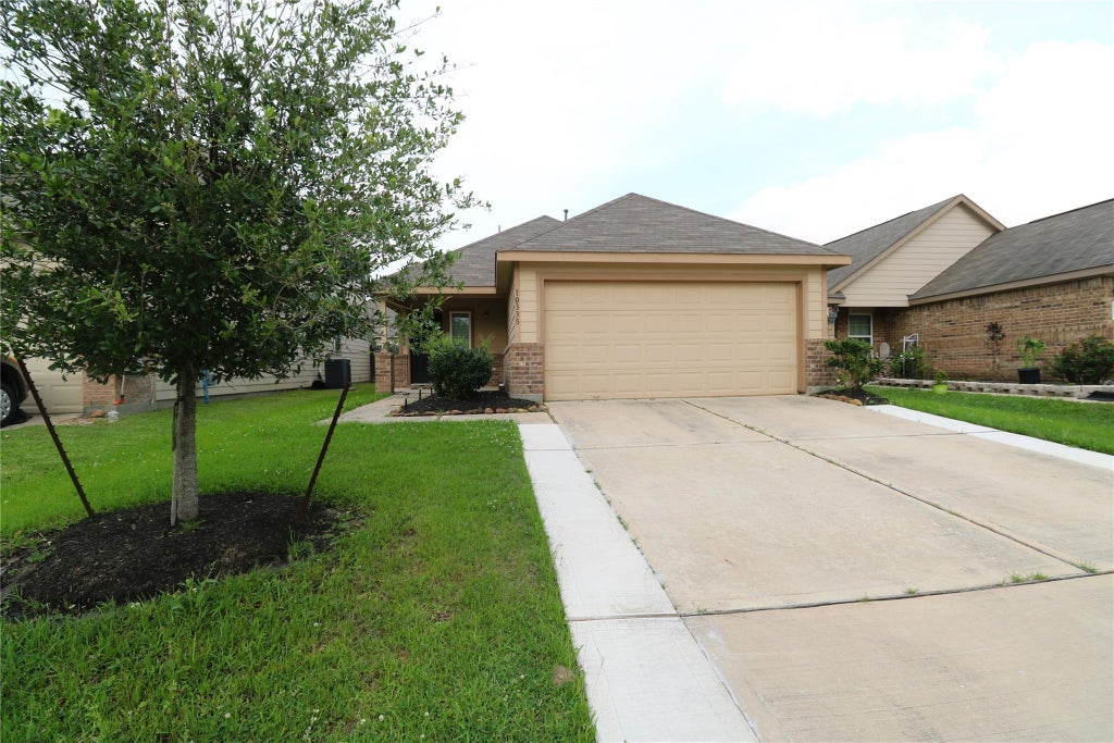 Photo of 10338 Douglas Fir Villa Avenue, Houston, TX 77044 (MLS # 18749770)