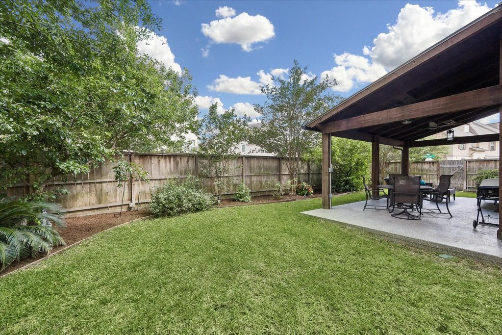 Photo of 1018 Shepherd Oaks Drive, Houston, TX 77018 (MLS # 76614831)