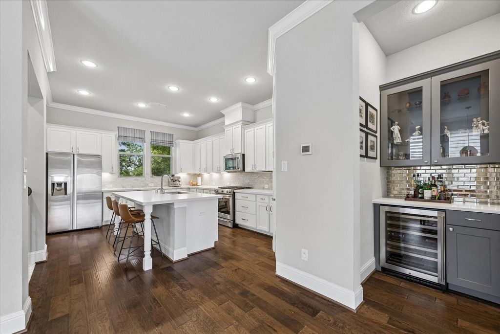 Photo of 1018 Shepherd Oaks Drive, Houston, TX 77018 (MLS # 76614831)