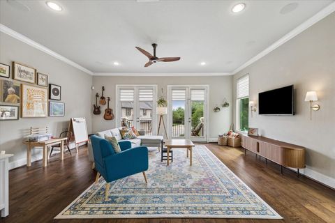 Photo of 1018 Shepherd Oaks Drive, Houston, TX 77018 (MLS # 76614831)