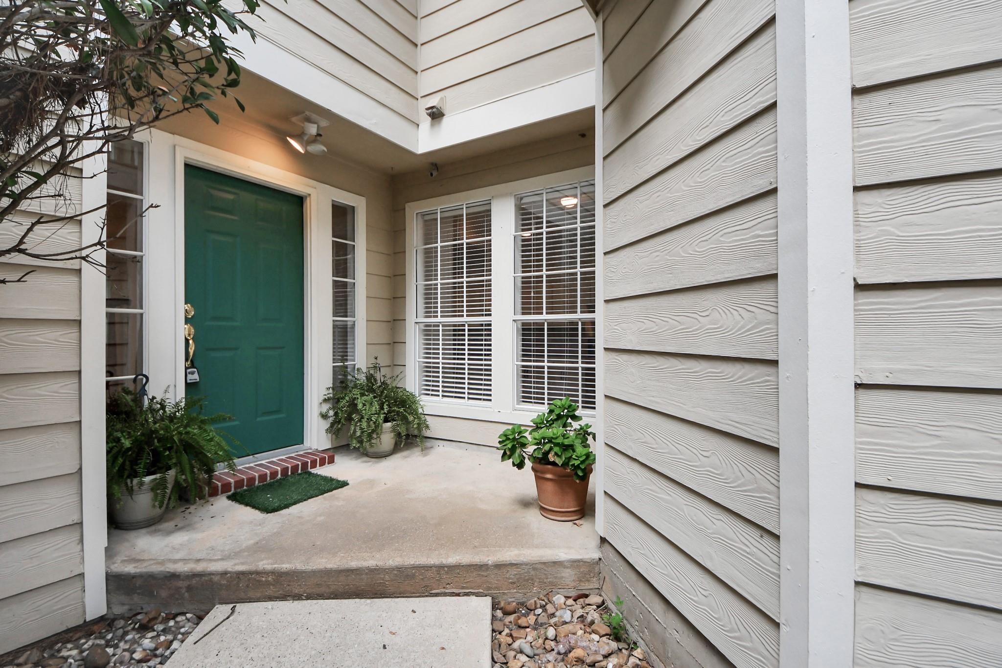 138 N Magnolia Pond Place
