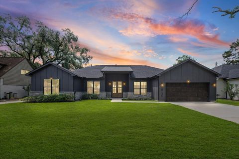 Photo of 10135 Kerrwood Lane, Houston, TX 77080 (MLS # 4376963)