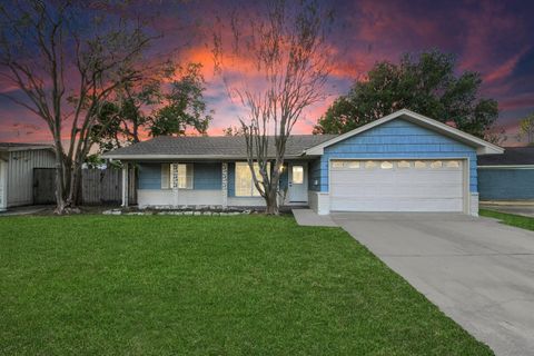 Photo of 7914 Marinette Drive, Houston, TX 77074 (MLS # 87078512)