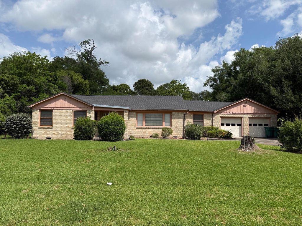 Photo of 1812 Sholars Avenue, Orange, TX 77630 (MLS # 37673697)