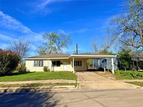 Photo of 10618 Leitrim Way, Houston, TX 77047 (MLS # 51830710)