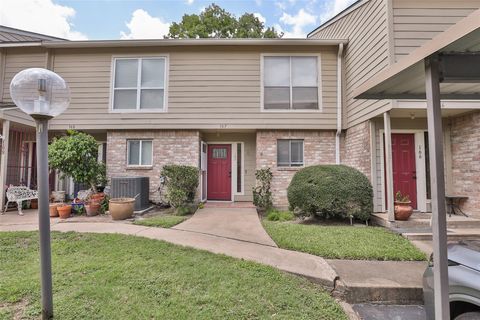 Photo of 5005 Georgi Lane #167, Houston, TX 77092 (MLS # 68731593)