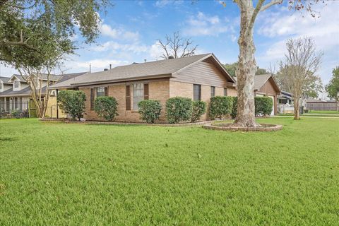 Photo of 431 Hummingbird Lane, Houston, TX 77060 (MLS # 39632782)