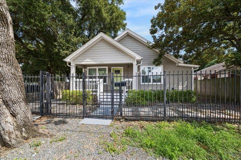 Photo of 4801 Avenue H, Houston, TX 77011 (MLS # 57545295)