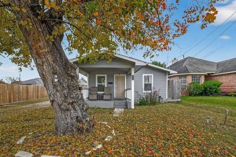 Photo of 8023 Fountain Street, Houston, TX 77051 (MLS # 70424129)