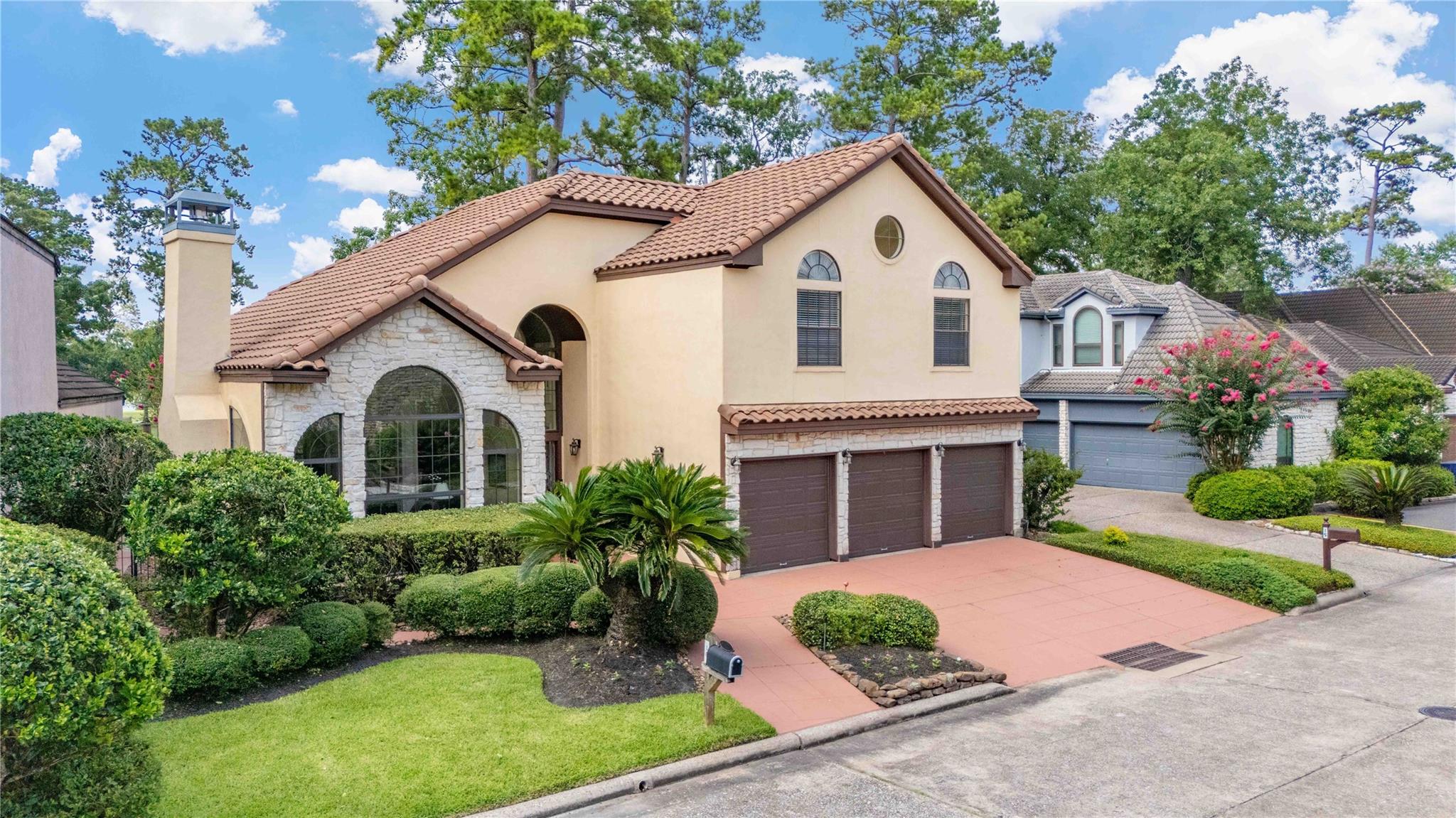 16 Kingwood Villas Court