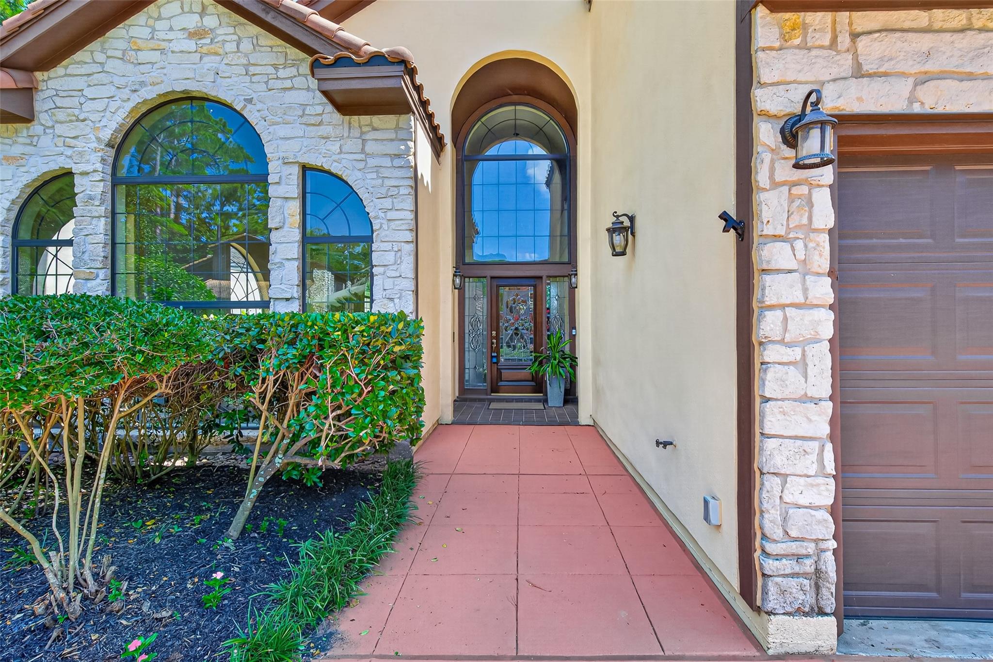16 Kingwood Villas Court