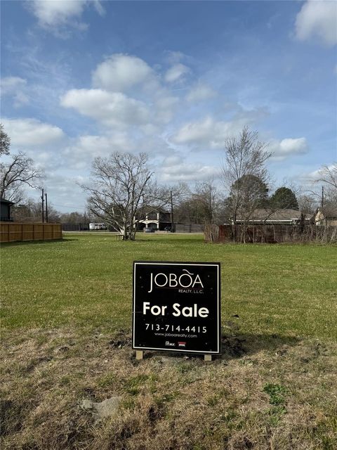 Photo of 4913 Paula Street S, Houston, TX 77033 (MLS # 28825893)