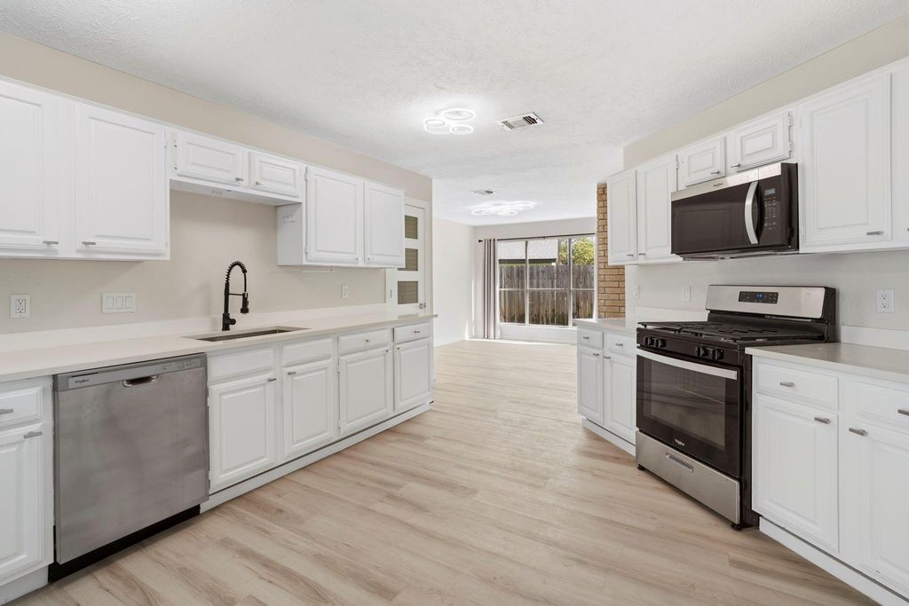 Photo of 2210 Trail West Street, Sugar Land, TX 77478 (MLS # 49473946)