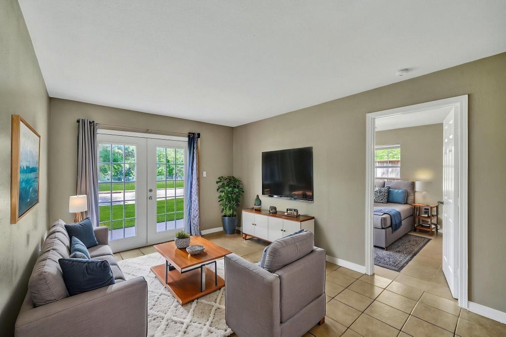 Photo of 770 Memorial Mews Street #A, Houston, TX 77079 (MLS # 76744873)