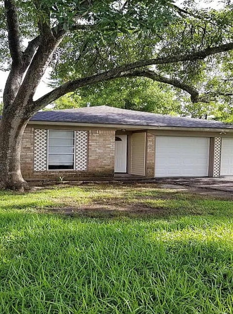 Photo of 4605 37th Street, Dickinson, TX 77539 (MLS # 90143192)