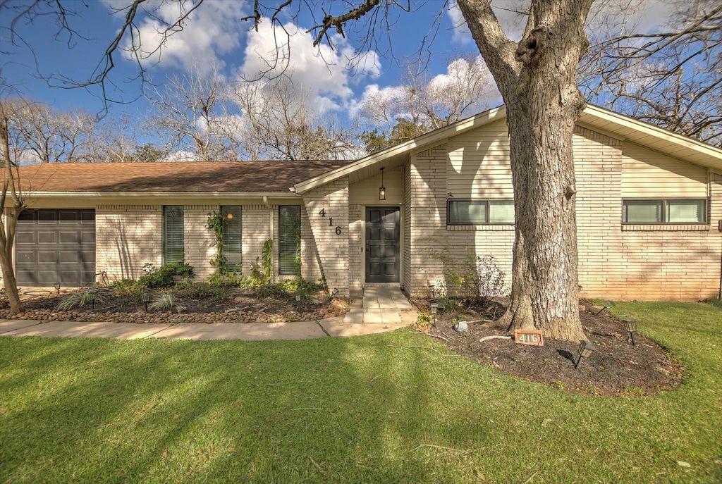 Photo of 416 Southern Oaks Drive, Lake Jackson, TX 77566 (MLS # 2704838)