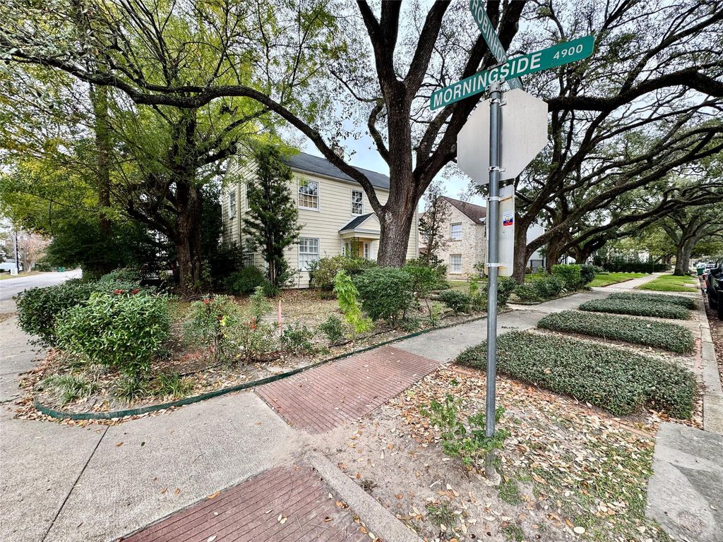 Photo of 2340 Robinhood Street, Houston, TX 77005 (MLS # 78623010)