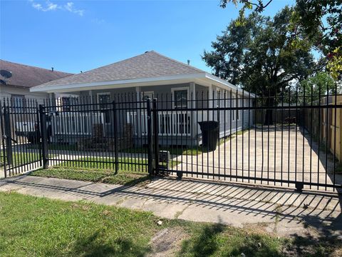 Photo of 6808 Avenue K, Houston, TX 77011 (MLS # 86217252)