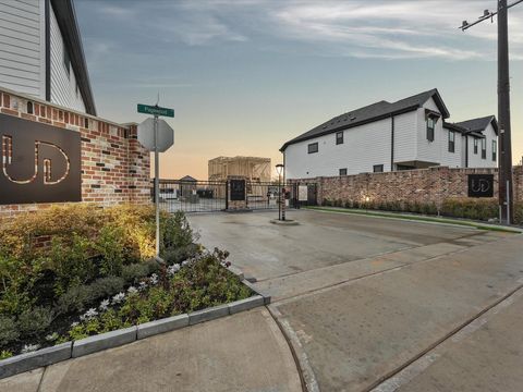 Tiny photo for 9208 Washington Heights Street St, Houston, TX 77063 (MLS # 8707596)