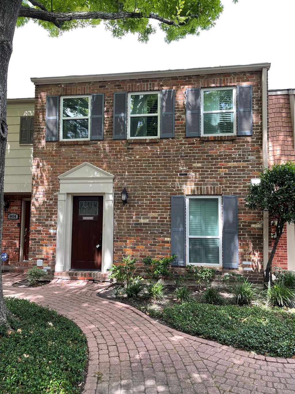 Photo of 6452 Olympia Dr Dr, Houston, TX 77057 (MLS # 10897838)