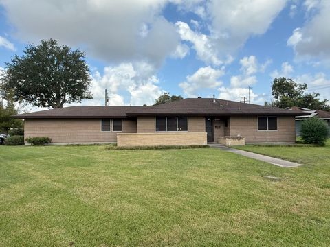 Photo of 2310 13th Street, Port Neches, TX 77651 (MLS # 60852531)