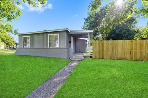 Photo of 710 13th Street N, Texas City, TX 77590 (MLS # 75214848)