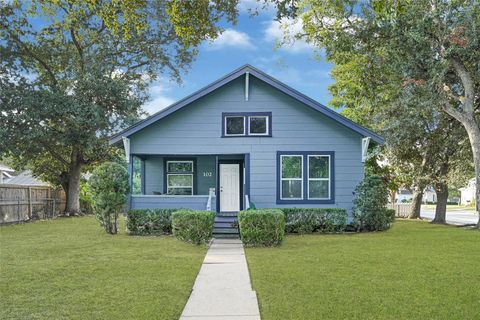 Photo of 102 4th Street, Sugar Land, TX 77498 (MLS # 74095723)