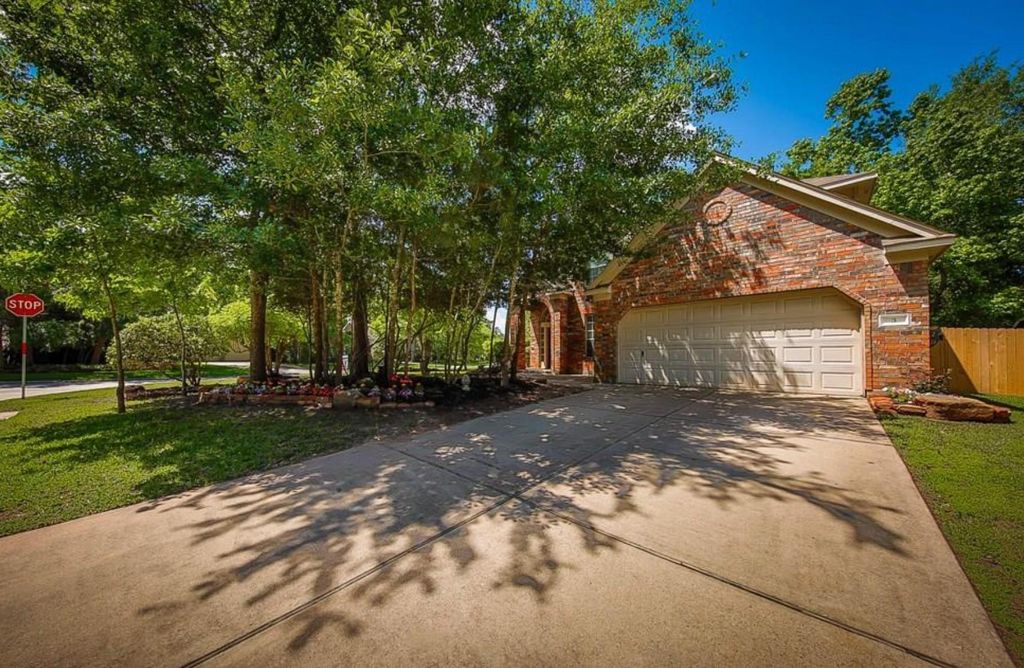 Photo of 3 Sweet Birch Place, The Woodlands, TX 77382 (MLS # 60681814)